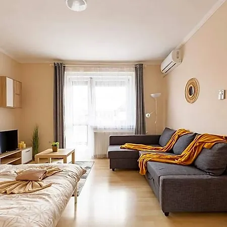 Modern Living - Free Parking Hotel