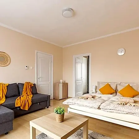 Modern Living - Free Parking Hotel